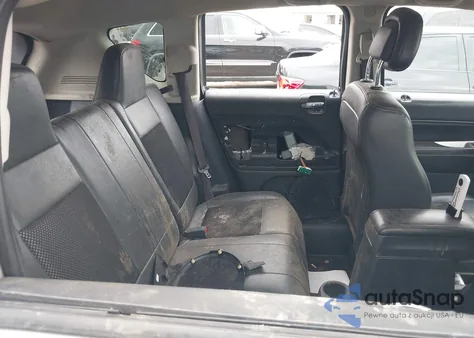 2016 Jeep Compass Latitude z USA, uszkodzony, nr VIN 1C4NJDEB5GD663121